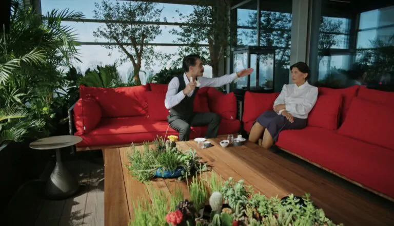 Момент из 13 серии 1 сезона