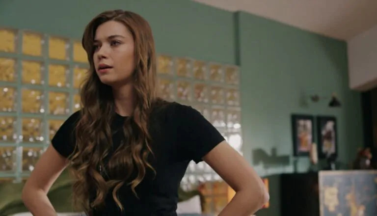 Момент из 15 серии 1 сезона