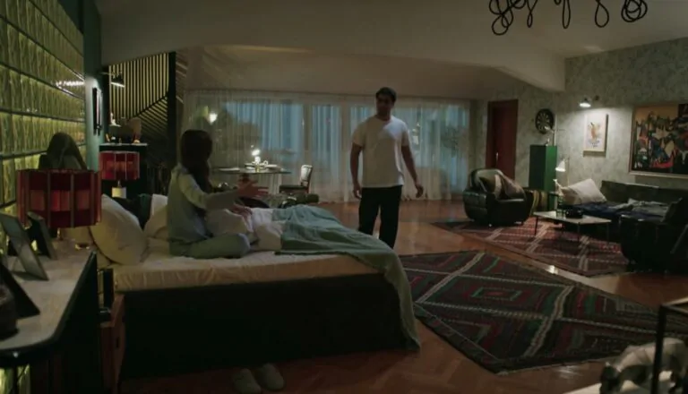 Момент из 23 серии 1 сезона