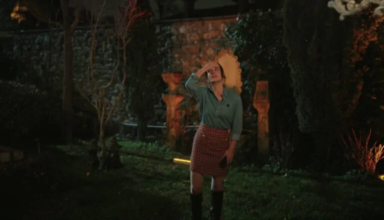 Момент из 15 серии 2 сезона