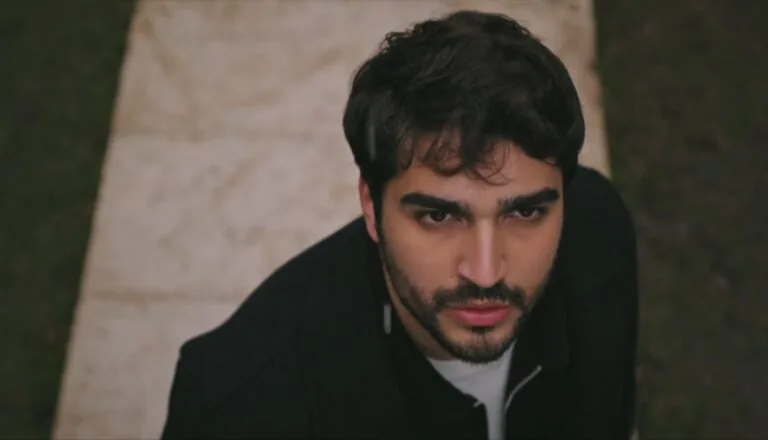 Момент из 19 серии 3 сезона